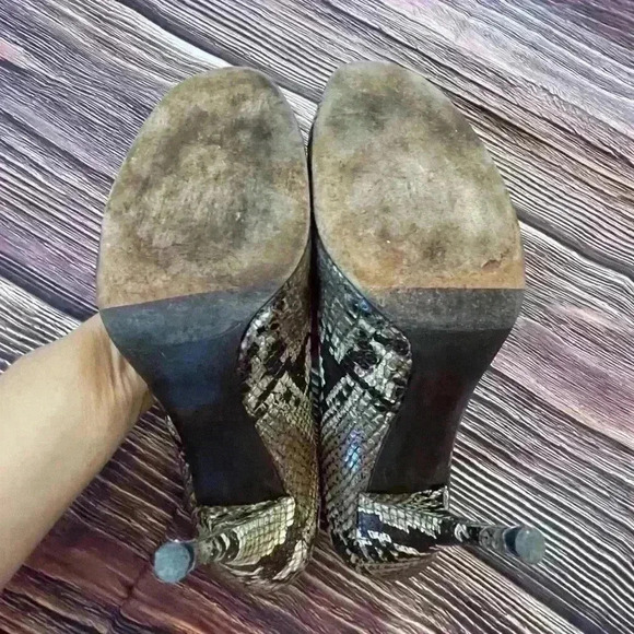 Women’s size 8 Stewart Weitzman Giboya snakeskin, peep tail heels, shoes, pumps - Picture 6 of 6